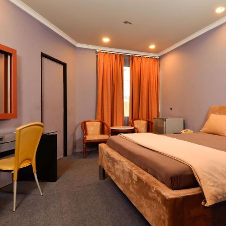 Hotel Peninsula Mangga Besar Jakarta Extérieur photo