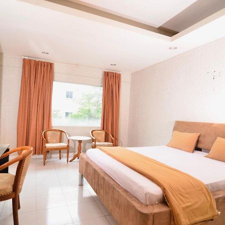 Hotel Peninsula Mangga Besar Jakarta Extérieur photo