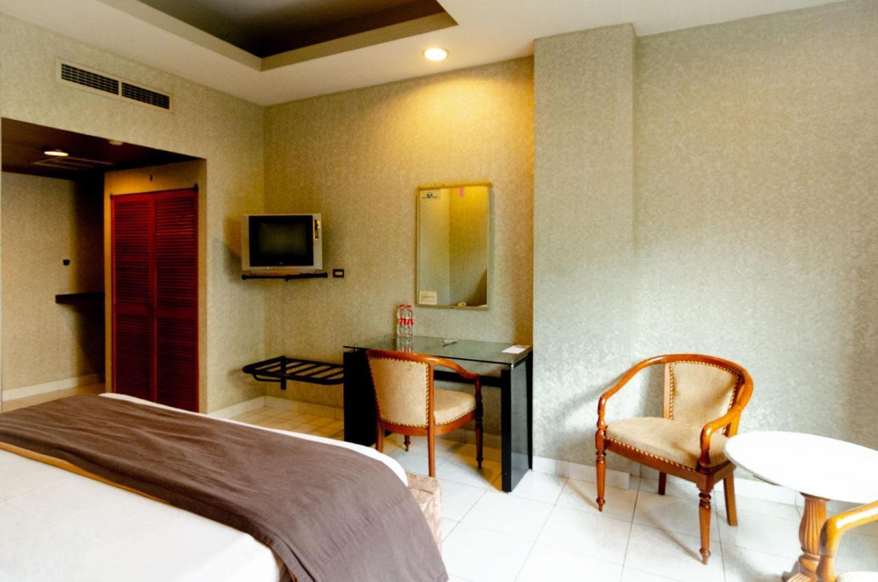 Hotel Peninsula Mangga Besar Jakarta Extérieur photo