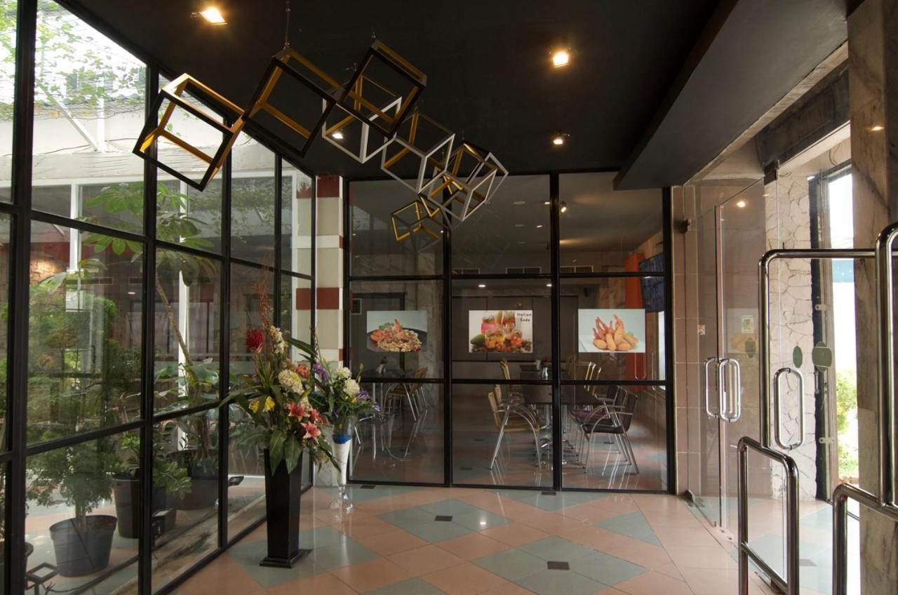 Hotel Peninsula Mangga Besar Jakarta Extérieur photo